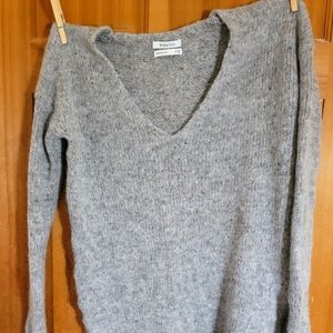 Aritzia Babaton Vneck Sweater